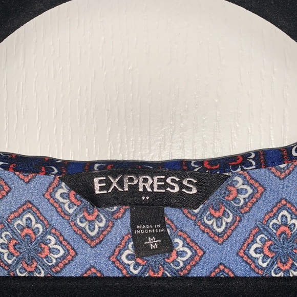 Patterned EXPRESS Rolled Sleeve Blouse - Picture 6 of 6